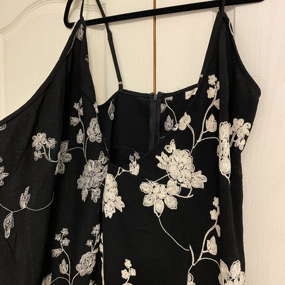 Floral Embroidered Black Romper Skort - Size 8 (Australia) or Size M (US) - Picture 3 of 7